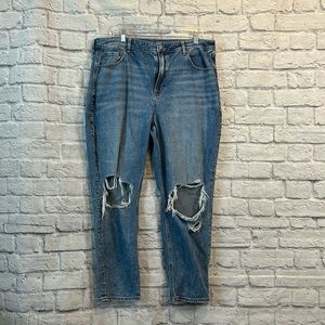American Eagle (AE) Jeans Womens Size 18 Blue Denim Strigid Mom Jeans.